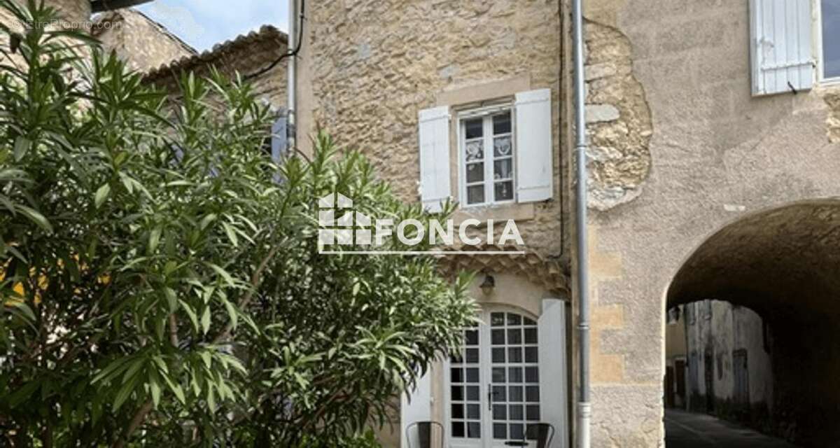 Maison à LUSSAN