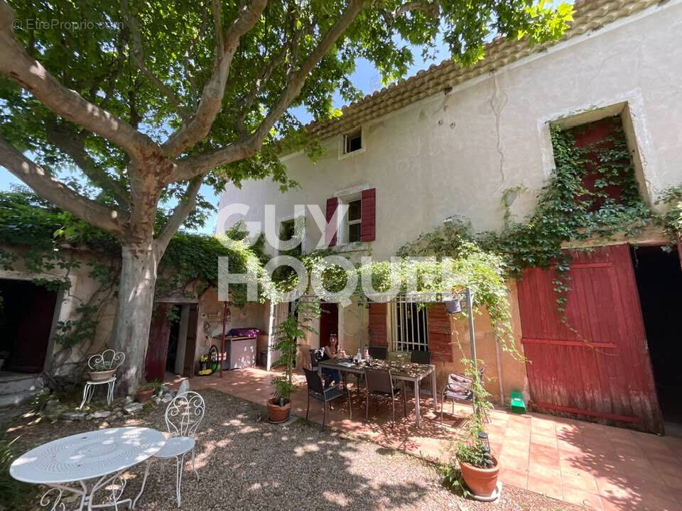 Maison à L'ISLE-SUR-LA-SORGUE