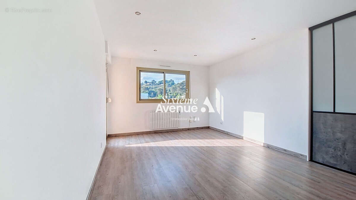Appartement à MOUGINS