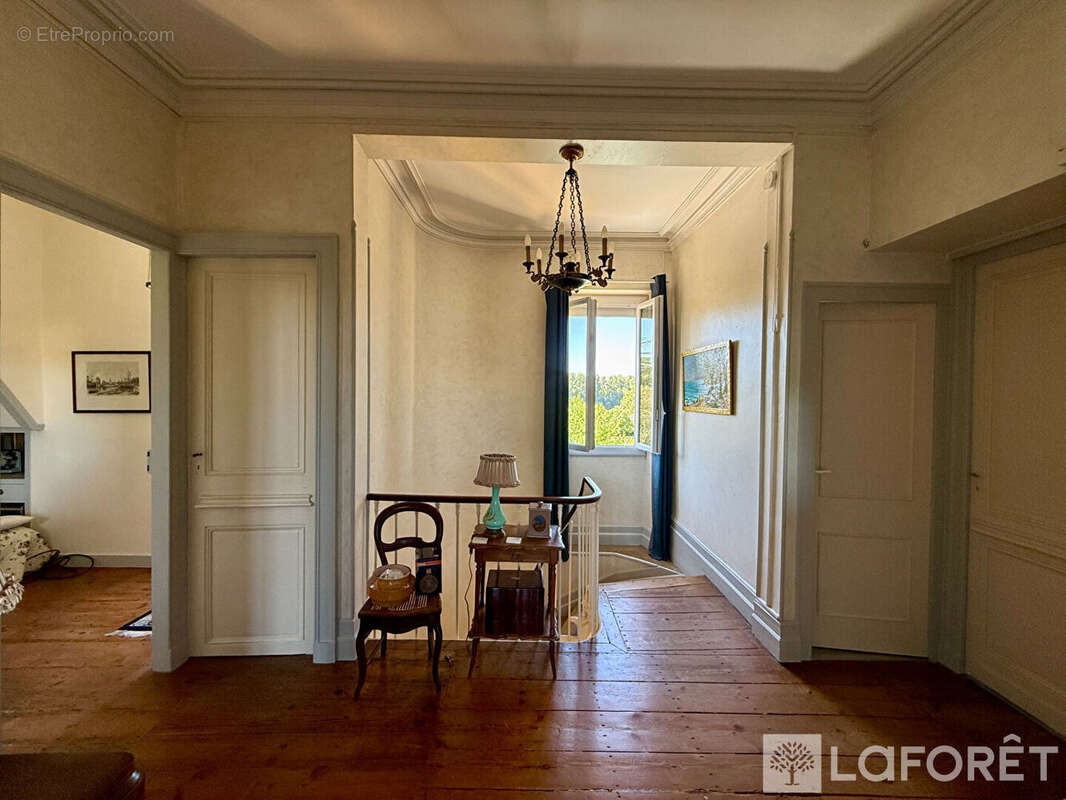 Maison de maître de 1843 - Le charme de l'ancien allié au confort moderne - photo 13