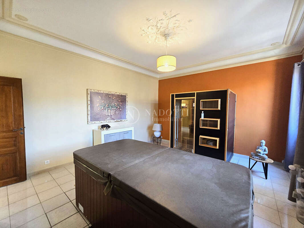 Immeuble haussmannien de 400m² APT - photo 11