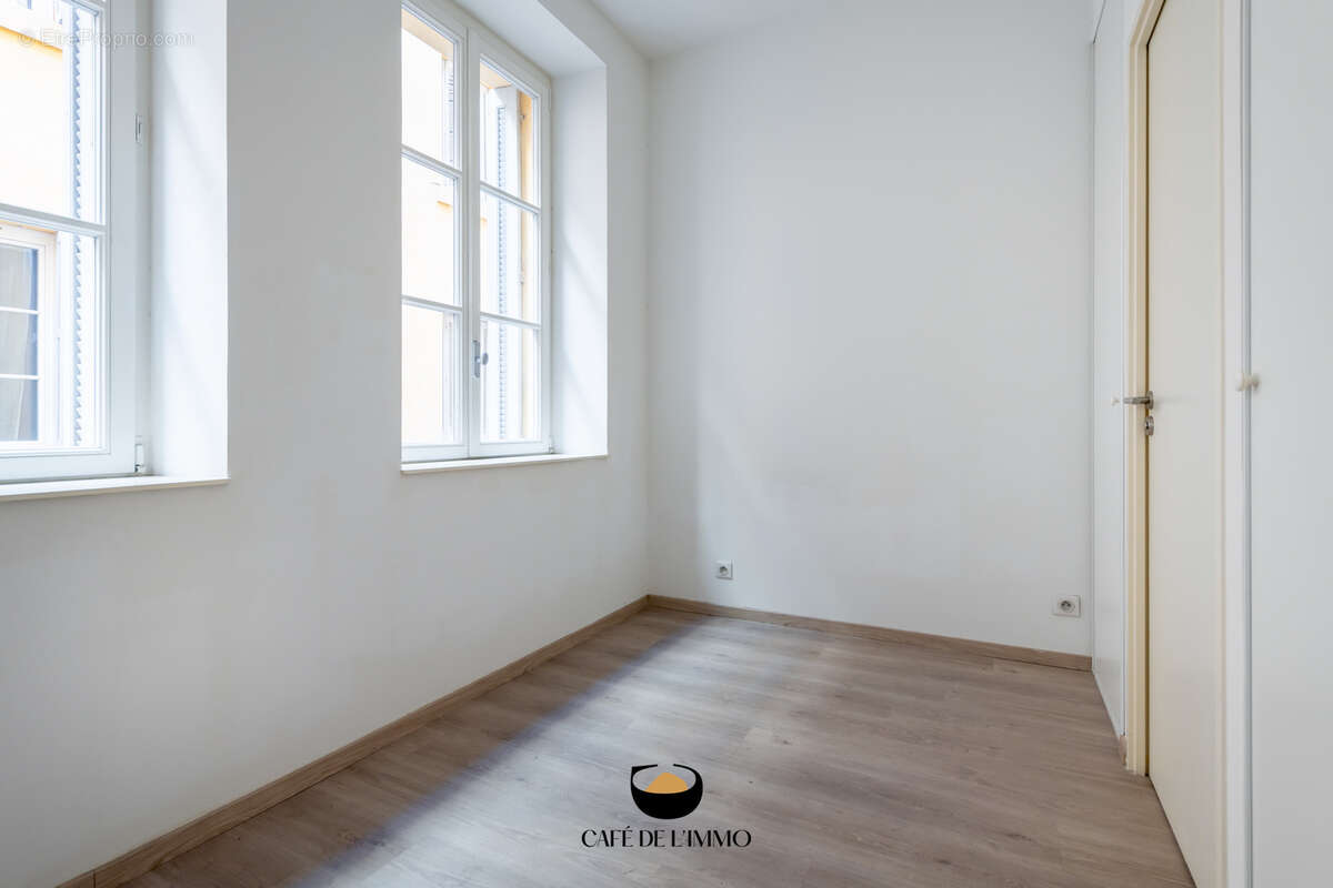 Appartement à MARSEILLE-2E