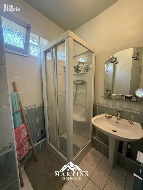 EXCLUSIVITE / ARGELES-GAZOST - Centre-ville - Maison édifiée sur 3 niveaux de 135m2 habitables + jardinet. - photo 16