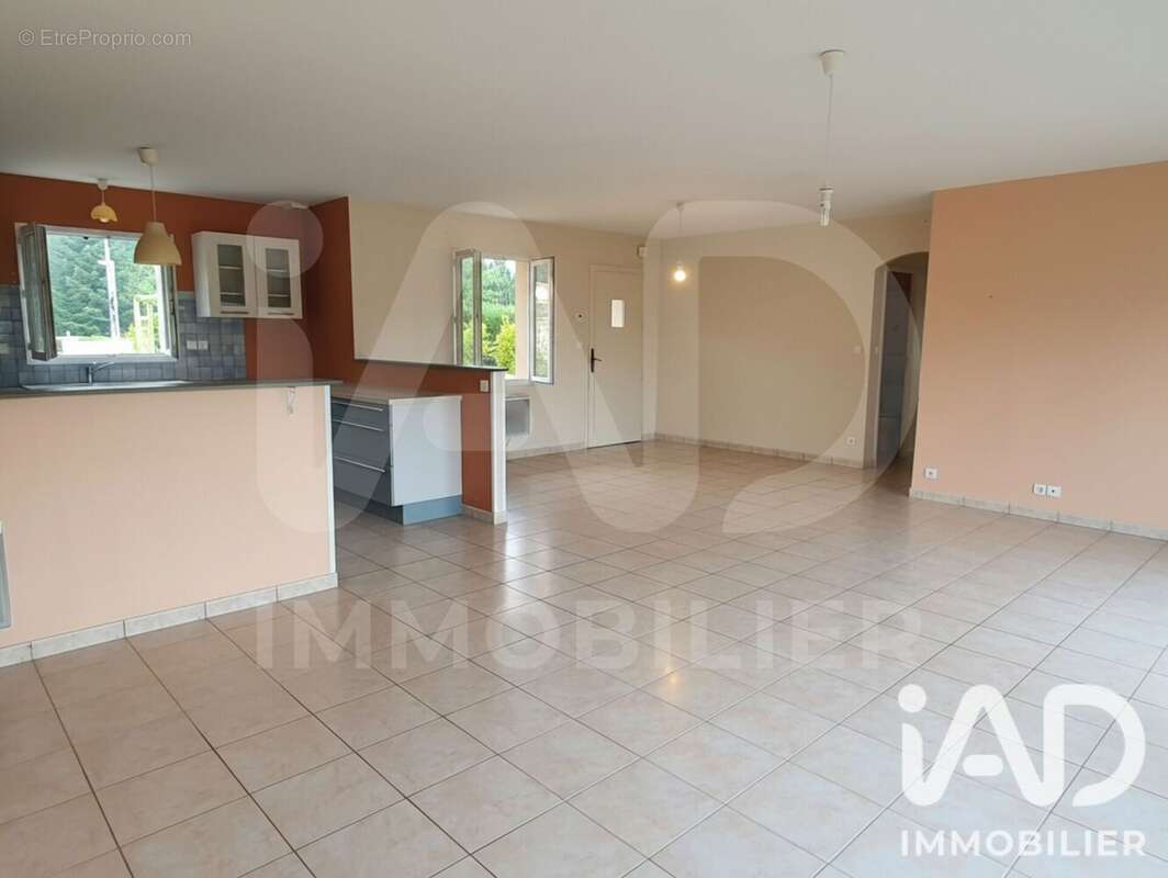 Maison 100 m² à Taponnat-Fleurignac  - photo 5