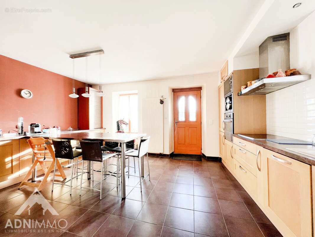 Maison à SAINT-GENIS-POUILLY