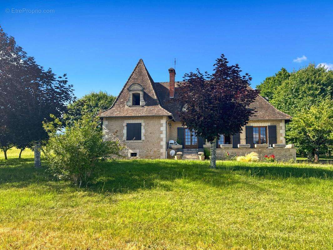 Maison à CHATEAU-L'EVEQUE