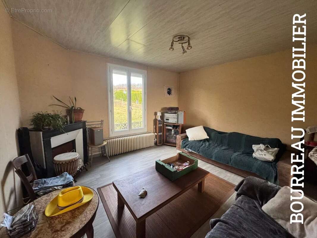 Appartement à LA CELLE-SAINT-CYR