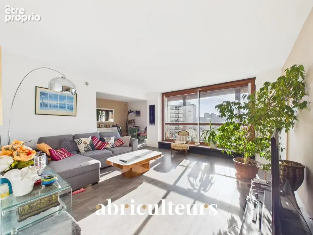 Appartement à PARIS-15E