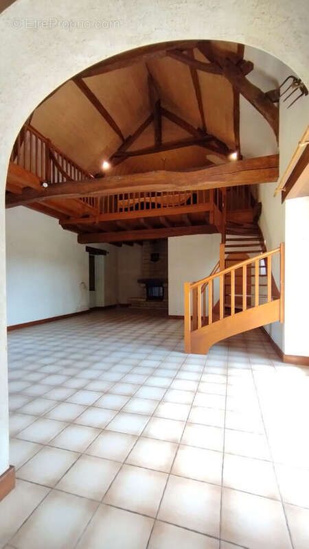 Maison à YZEURES-SUR-CREUSE