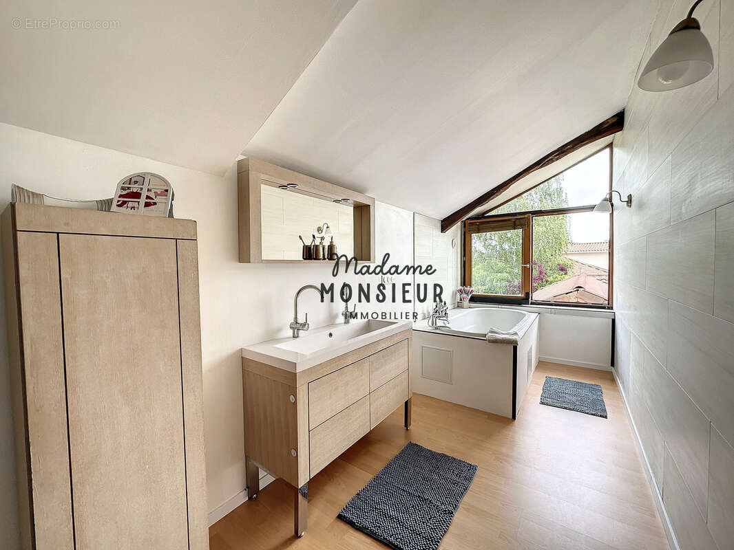 Maison à MONTCARRA