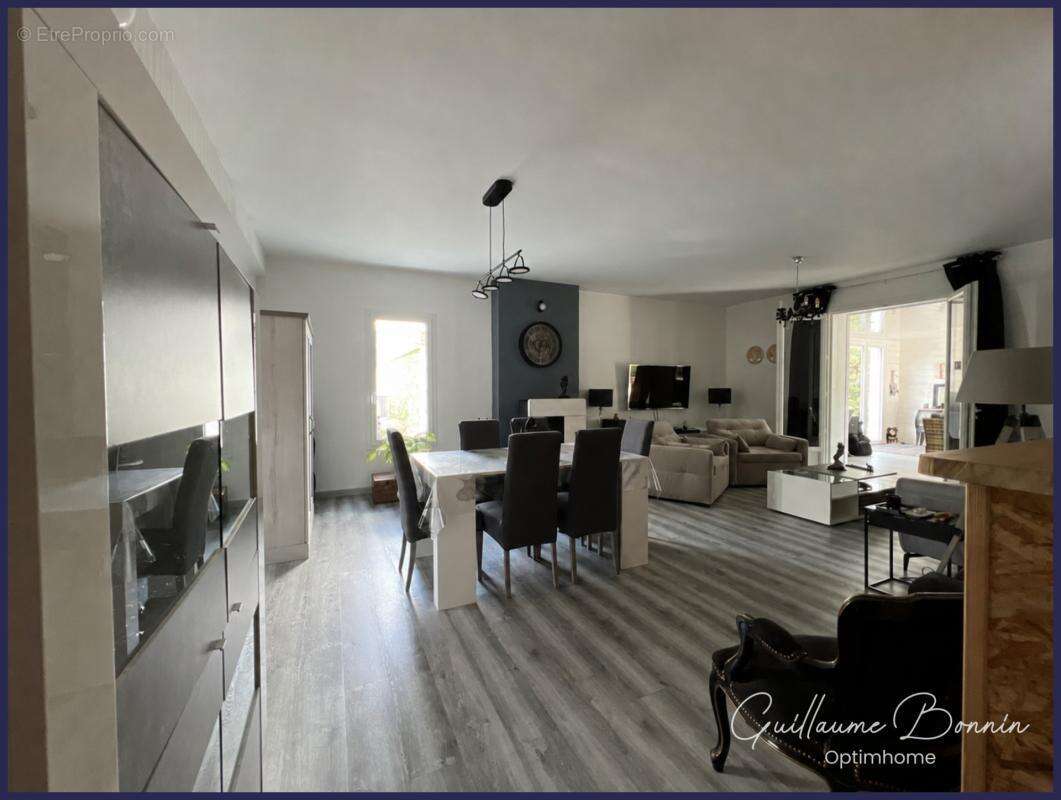 Maison à vendre 5 pièces de 129m², 3 chambres, suite parentale, SPA, garages - DPE C - secteur calme à NOUAILLÉ-MAUPERTUIS 86340 - photo 7