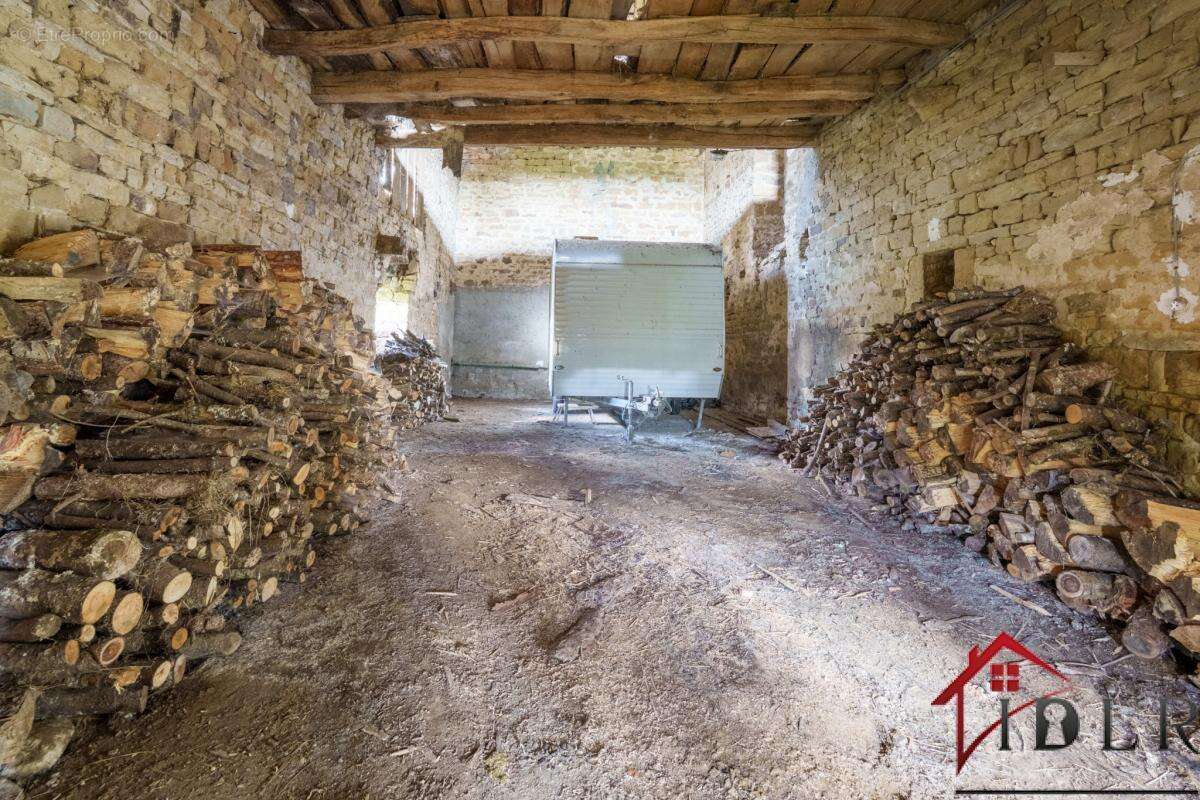 Maison 350 m² à Guyonvelle  - photo 4
