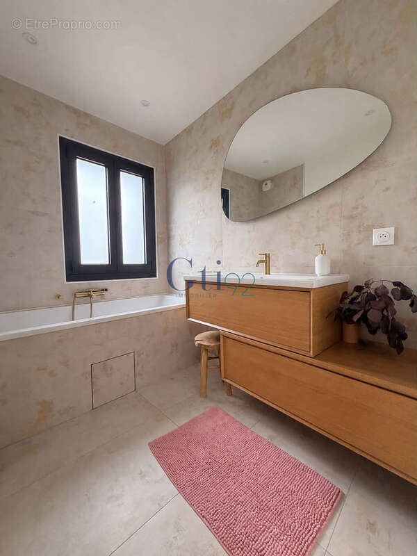 Maison recente avec un agreable jardin de plain pied - nombreux rangements ! - photo 14