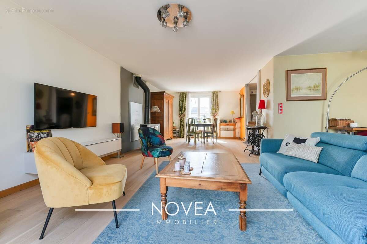 Maison à SAINT-GENIS-LES-OLLIERES