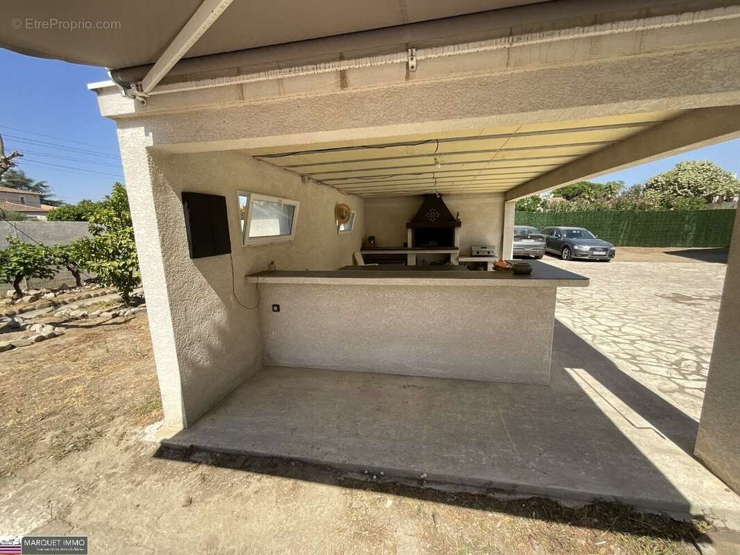 Beau potententiel !!! Pour cette lumineuse villa T4 offrant 92 m² + véranda de 37 m² + apt T2 de 50 m²  4 faces sur 1 069 m² ave - photo 29