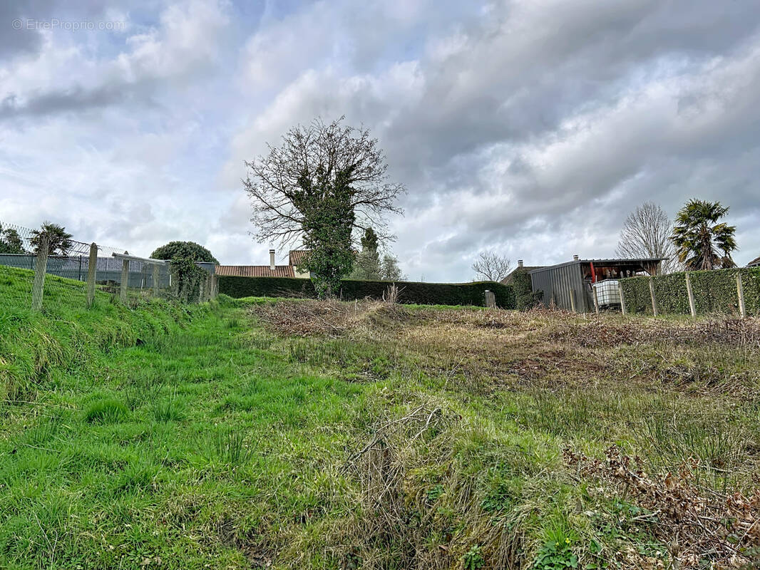 Terrain à LA FEUILLADE