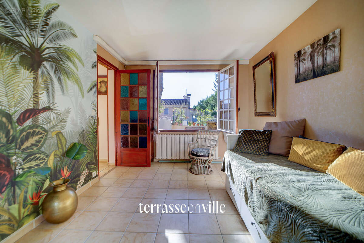 Maison à SAINT-CYR-SUR-MER