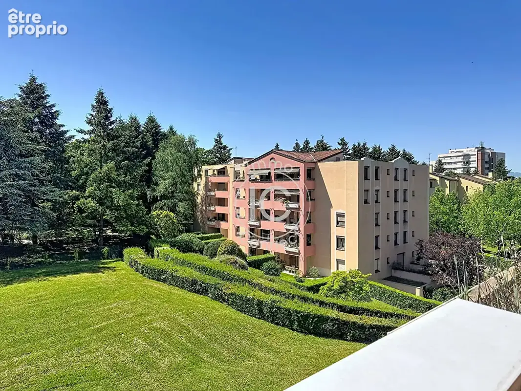 Appartement Rénové avec terrasse - Résidence familiale avec parc et tennis - photo 2