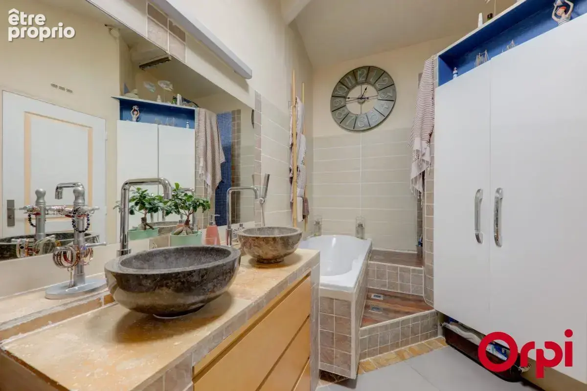 VENTE d'une maison 6 pièces  184 m² à RILLIEUX LA PAPE village - photo 12