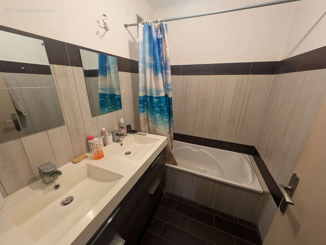 Appartement à SIX-FOURS-LES-PLAGES