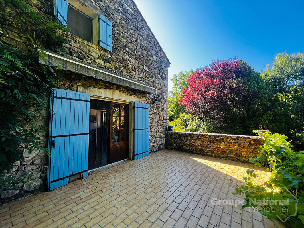 Maison à SAINT-JULIEN-DE-PEYROLAS