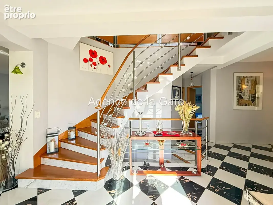 Chatou élégante maison familiale de 7 pièces avec jardin, terrasses et jacuzzi - photo 6