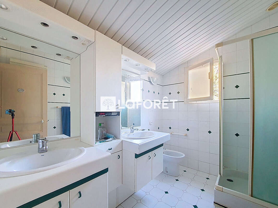 Maison de type 4  de 125 m² avec jardin. - photo 14
