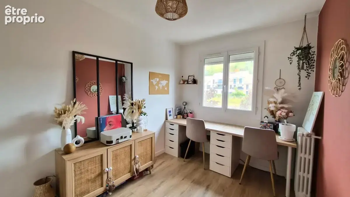 T4 rénové de 69.14 m², dernier étage, balcon, caves, parking - photo 11