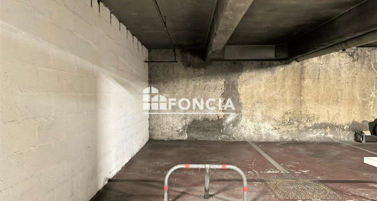 Parking à PARIS-3E