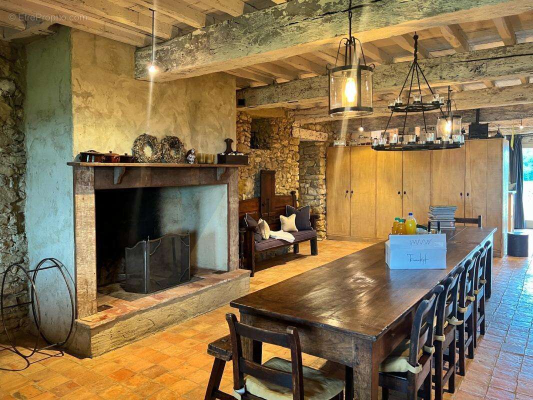 Maison à VIC-FEZENSAC