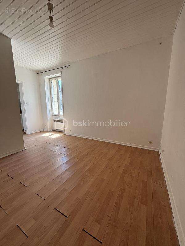 Maison De Caractère en Pierre à rénover De 90m2 -3 Chambres + Bureau - Jardin -Fort Potentiel - photo 6