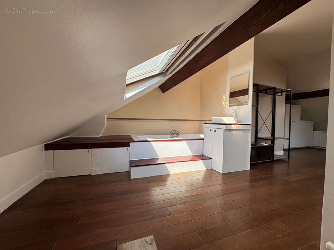 Appartement à LA GARENNE-COLOMBES