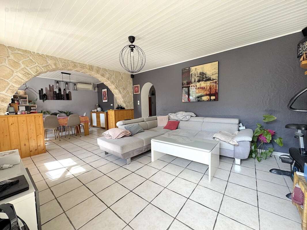 Maison à SAINT-JULIEN-MONT-DENIS