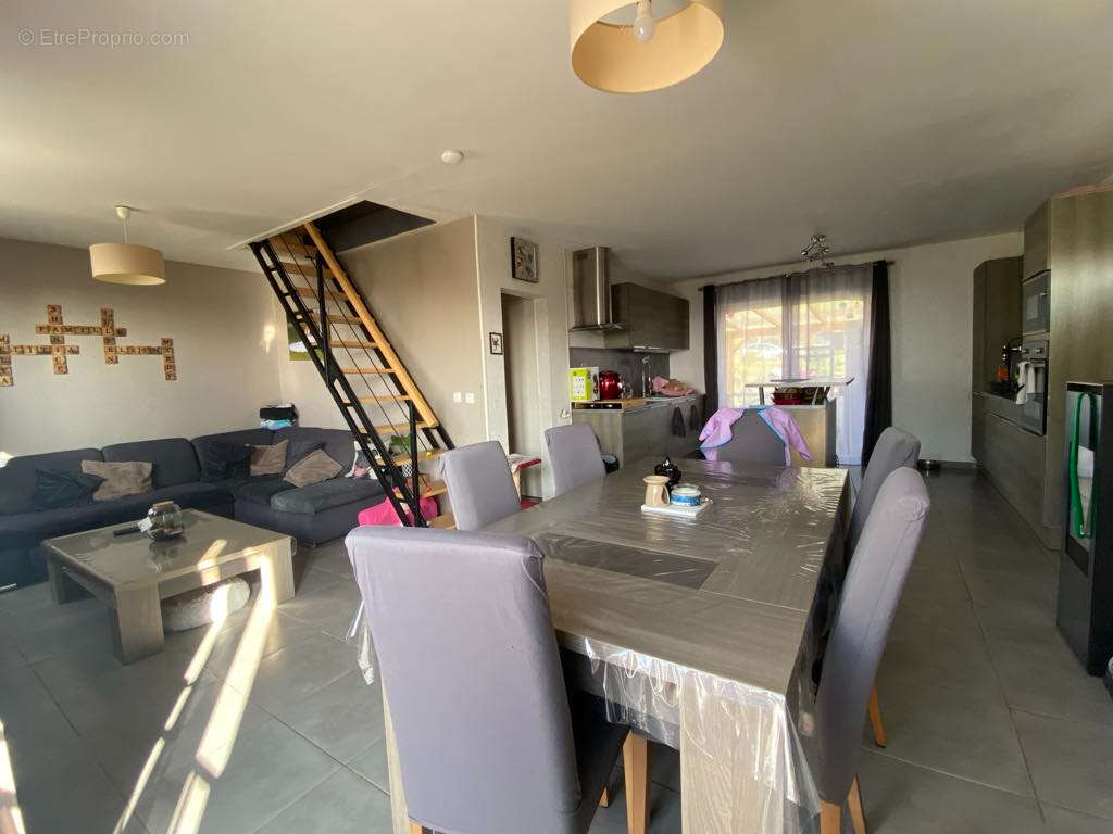 Maison à NEUILLY-SAINT-FRONT