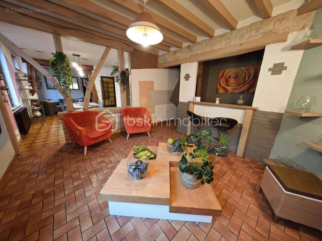 Maison familiale de 155 m² – 4 chambres – Fort potentiel – Centre de Rugles - photo 5