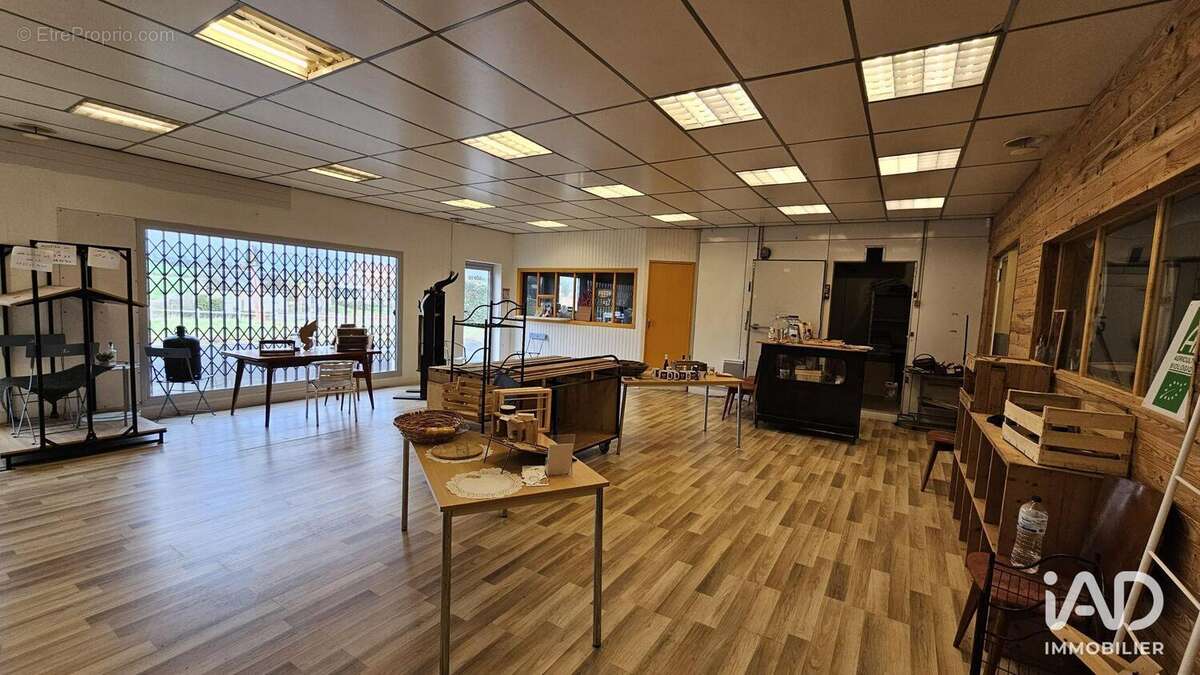 Photo 3 - Commerce à CALIGNY