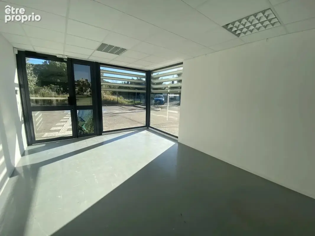 Commerce 684 m² à vendre à Greoux-Les-Bains (04800) - photo 4