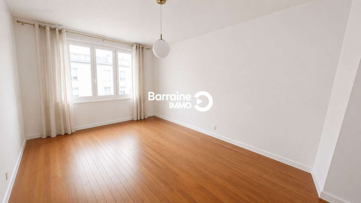 Exclusivite a vendre brest triangle d'or appartement t2 51 m² 1 chambre balcon - photo 3