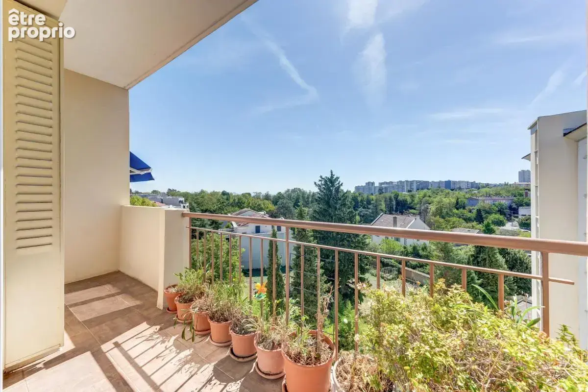 CALUIRE CENTRE BOURG - T3 de 70 m² avec vue dégagée - photo 3