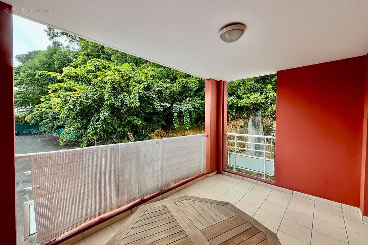 Appartement à LES ABYMES