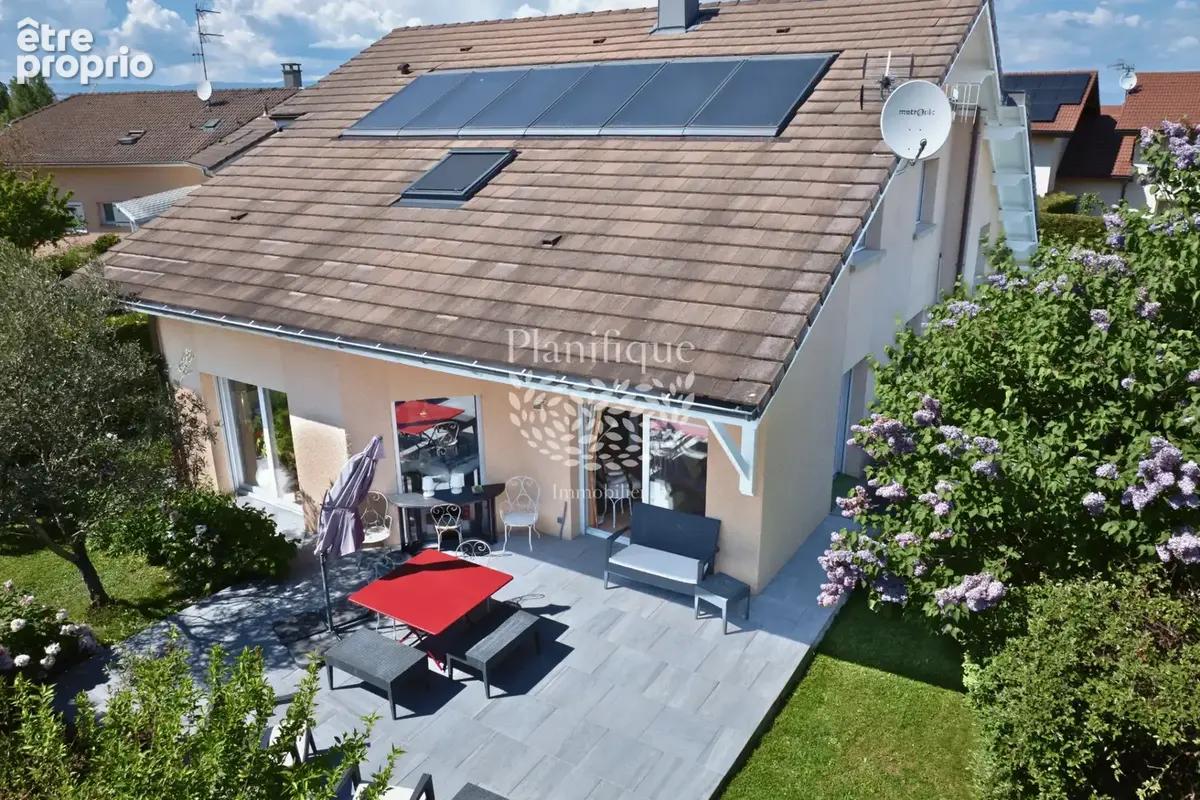 Une villa familiale 314 m2 utiles, 5 chambres, où il fait bon vivre, au fil des saisons. - photo 2
