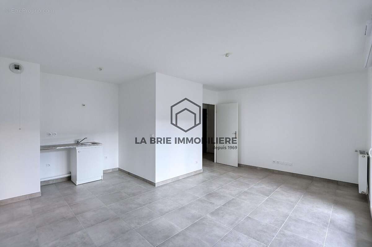 Appartement 61 m² à Pontault-Combault  - photo 2