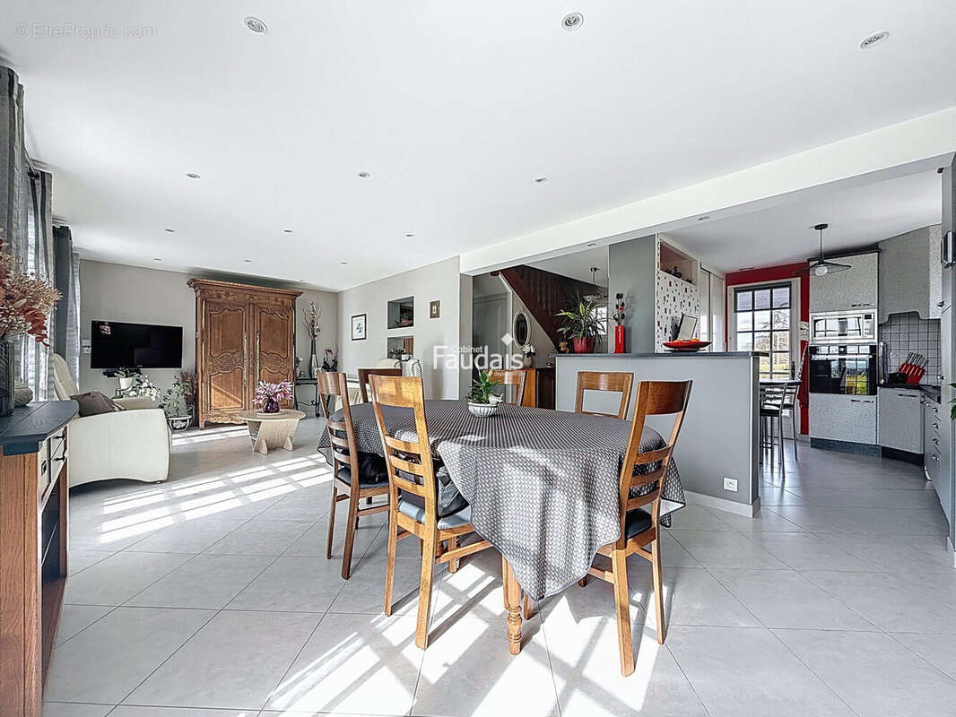 Maison 135 m² à Sainte-Suzanne-Sur-Vire  - photo 5