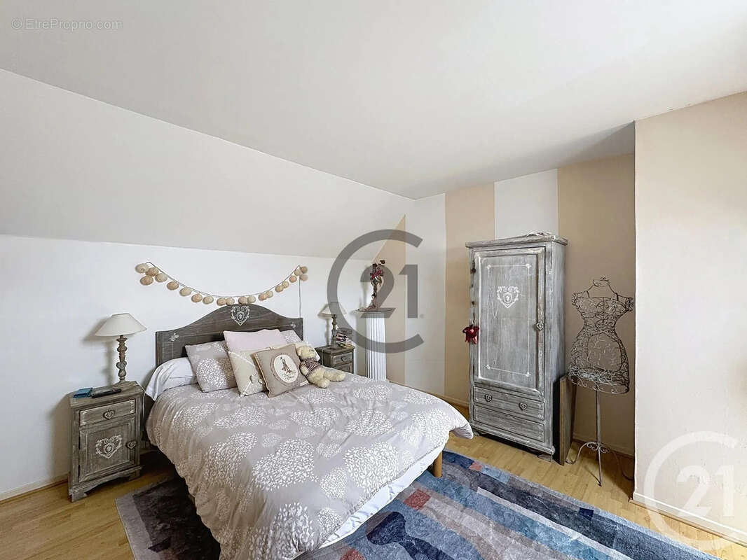 Maison 163 m² à Saint-Martin-Du-Tertre  - photo 9
