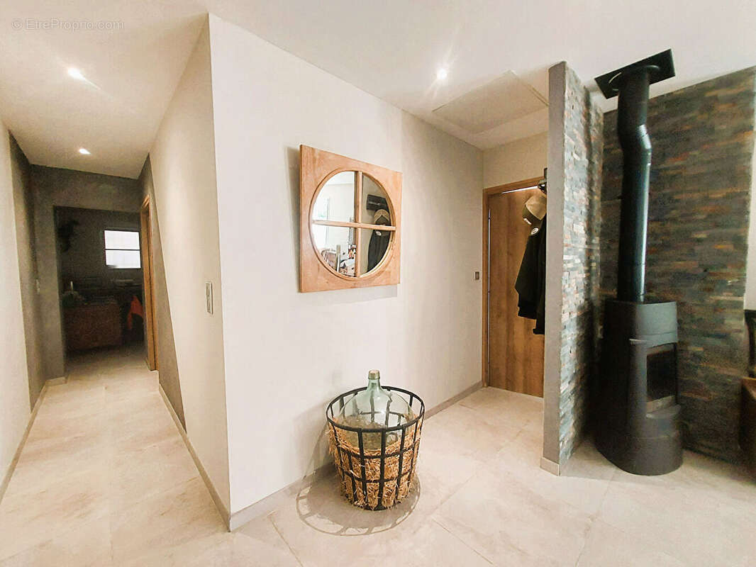 Dolus d'Oléron - Maison rénovée avec hangar de 100 m² et beau potentiel - photo 13