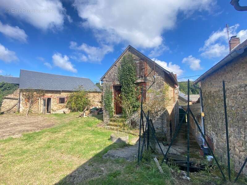 Maison à BUSSIERE-DUNOISE