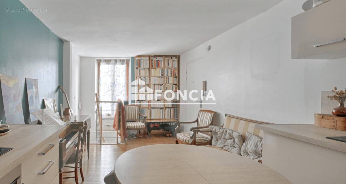 Appartement à PARIS-14E