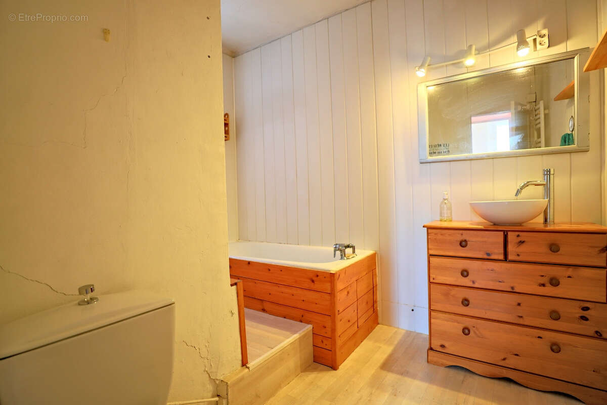 Maison à SOLLIES-TOUCAS