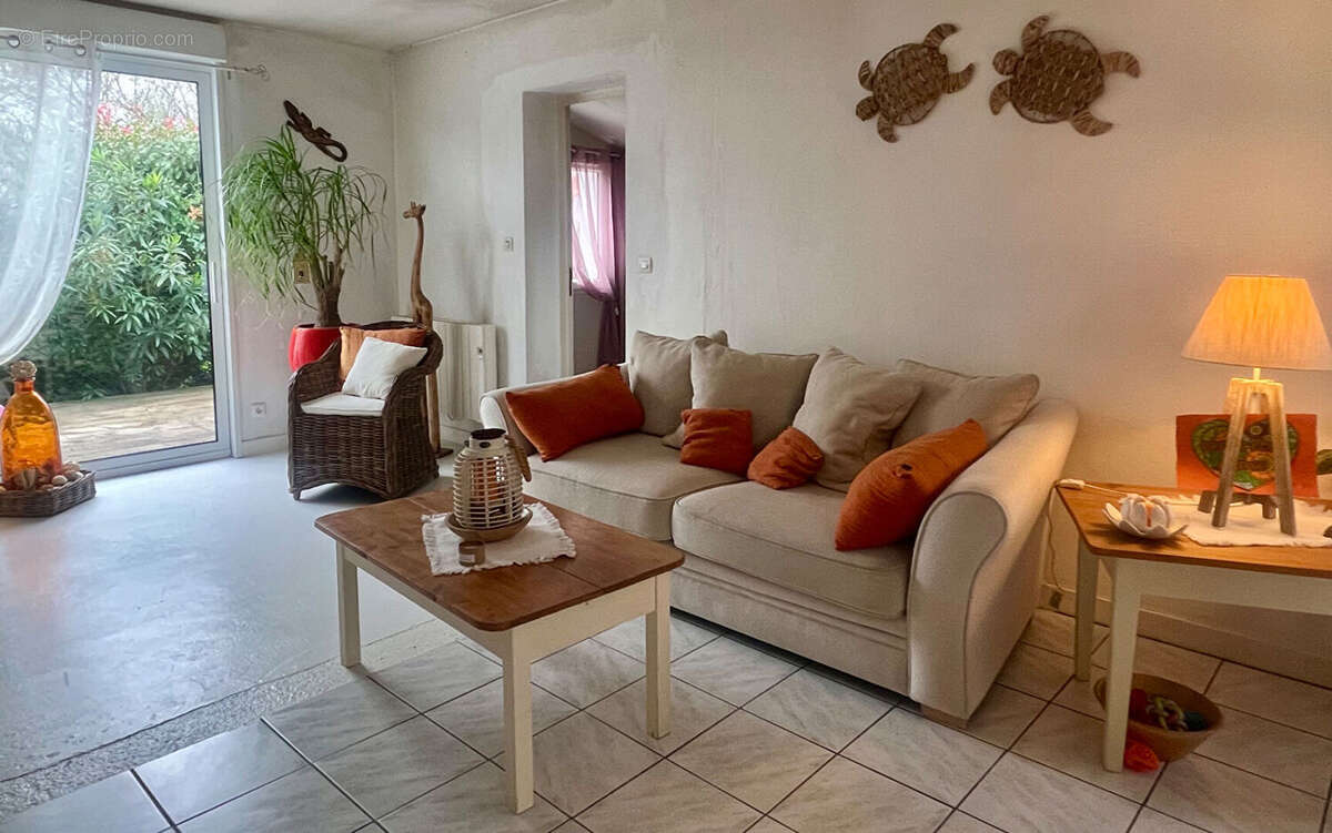 Maison à SAINT-JUST-LUZAC