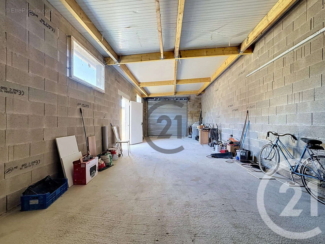 Maison 717 m² à Courcy  - photo 23
